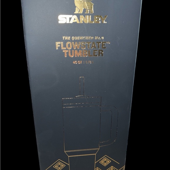 NIB Collectible Stanley 40 oz  flip straw w/ handle “Crimson” Winterscape design - Picture 10 of 10